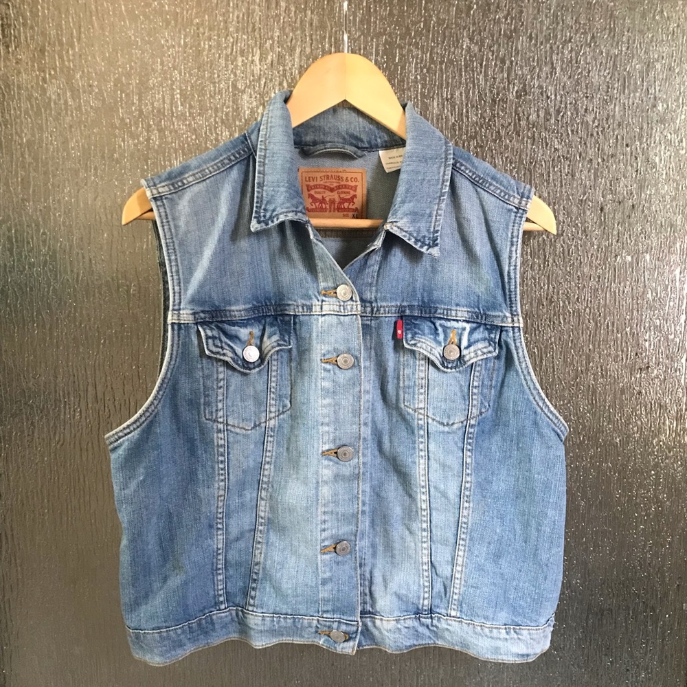 Levi’s women’s vest XL